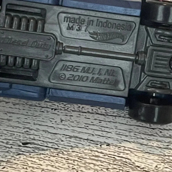 2010 HOT WHEELS DIESEL DUTY TASK FORCE WHITE 1:64 DIECAST 3" POLICE PICKUP TRUCK - Picture 6 of 7